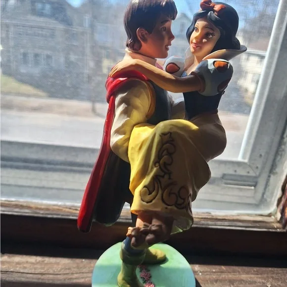 Disney Snow White & Prince Figurine - Happily Ever After - Picture 5 of 16